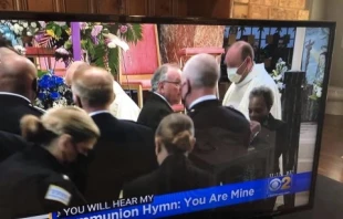 Video footage of the Aug. 19, 2021 funeral Mass for fallen Chicago police officer Ella French shows Chicago Mayor Lori Lightfoot returning from receiving Communion from Fr. Dan Brandt, a Catholic chaplain for the Chicago Police Department. CNA